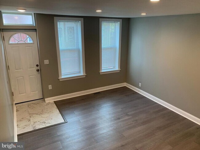 Building Photo - 1819 Sigel St