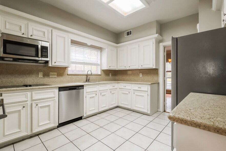 Building Photo - 3407 El James Dr