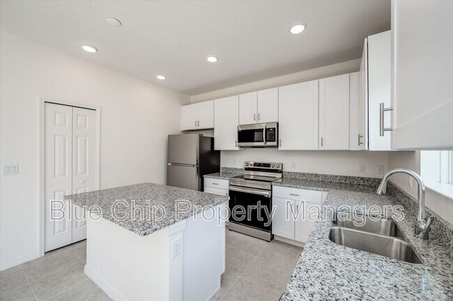 Building Photo - 34200 Cinder Wy