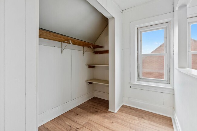 Building Photo - 1528 Ridge Ave