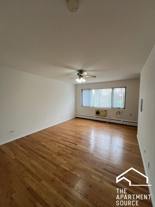 Primary Photo - 6250 N Kenmore Ave