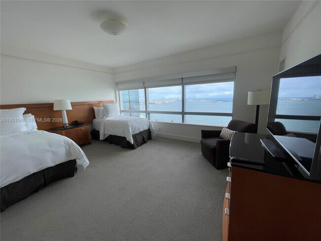 Building Photo - 1435 Brickell Ave