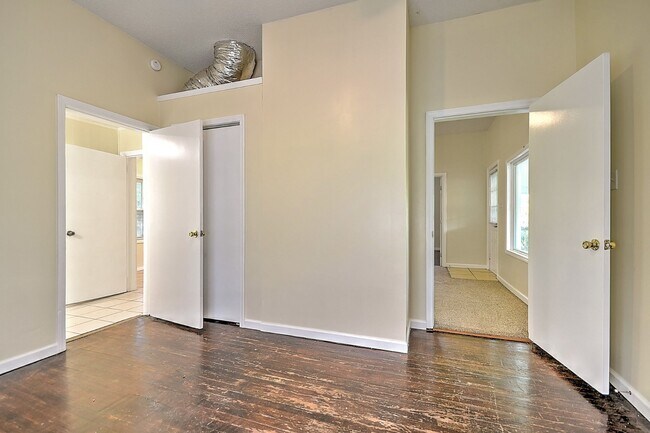 Building Photo - 875 S Pickens Bridge Rd