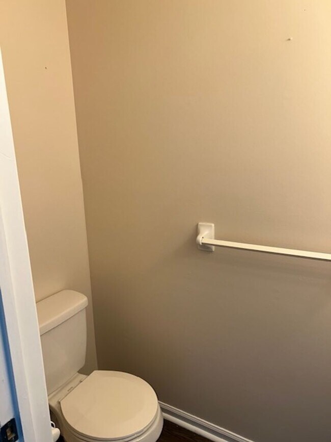 Building Photo - NOW AVAILABLE!! MOVE IN SPECIAL