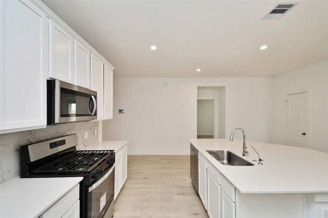 Building Photo - 30330 Reagans Rnch Dr