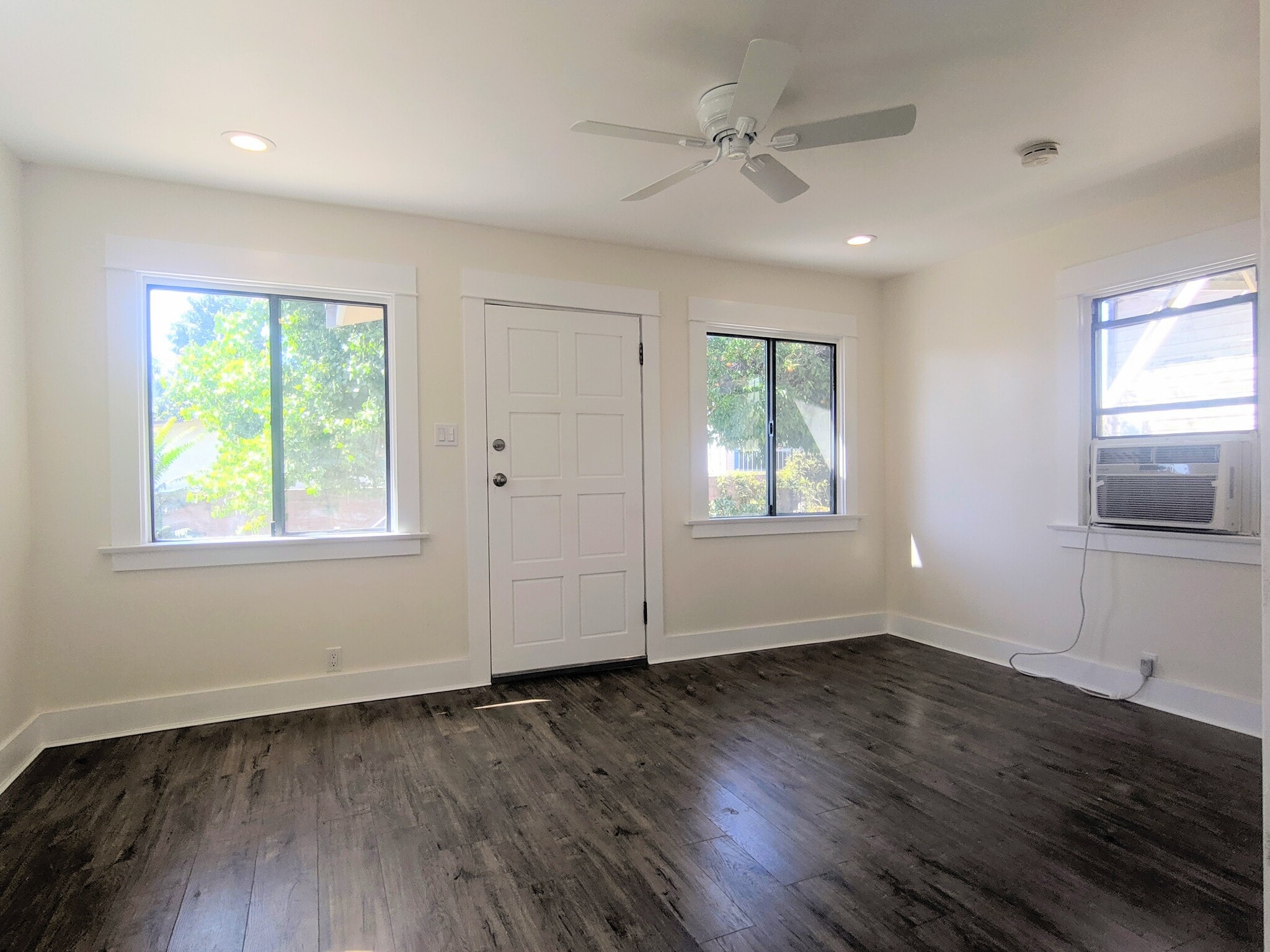 Building Photo - 126 East Avenue 32