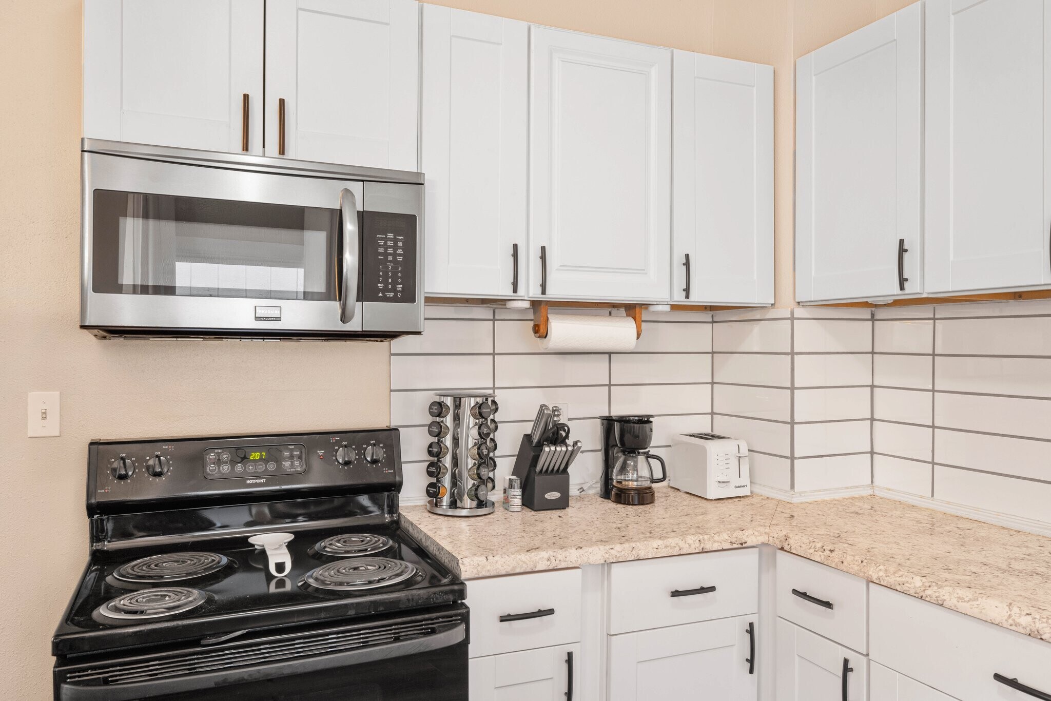 Building Photo - 4116 S Thompson Ave