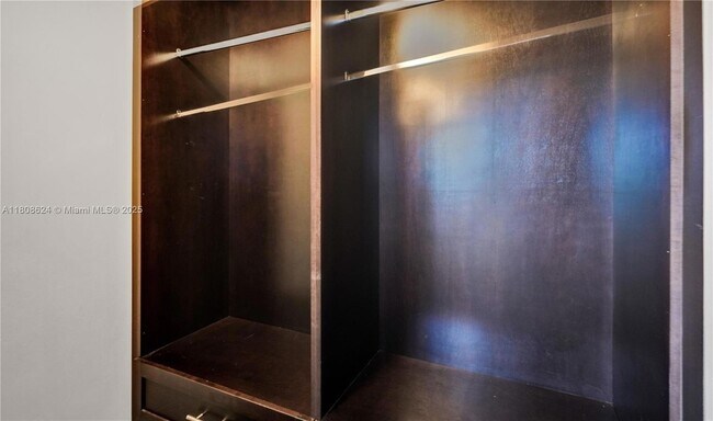 Building Photo - 3100 NE 56th Ct