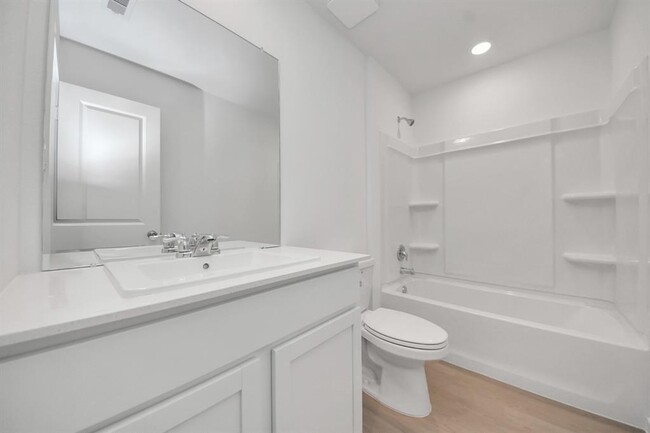 Building Photo - 18036 le gotte