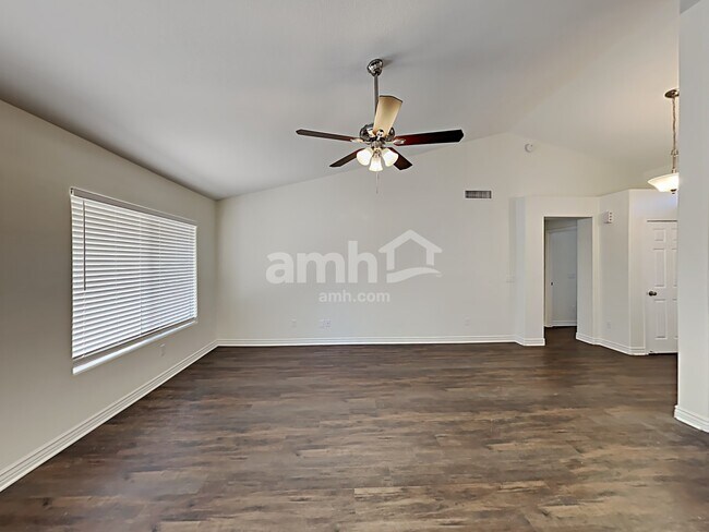 Building Photo - 5383 W Elgin St