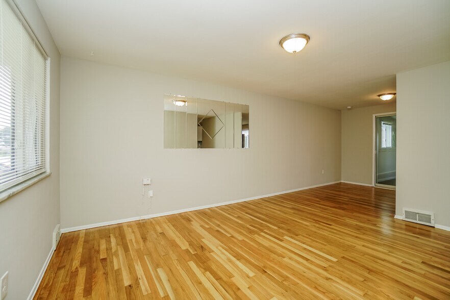 Building Photo - 764 5 Pines Rd