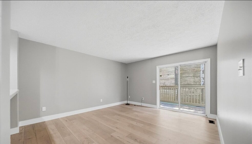 Building Photo - 800 Meadowview Dr