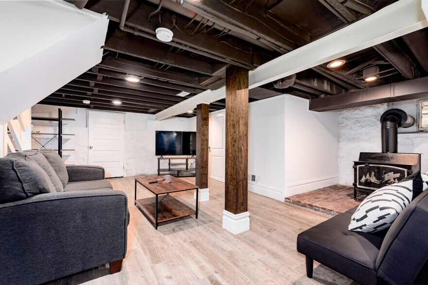 Building Photo - 4030 Hartford St
