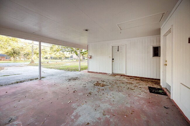 Building Photo - 3 Bed 2 Bath home in Pascagoula near the beach.