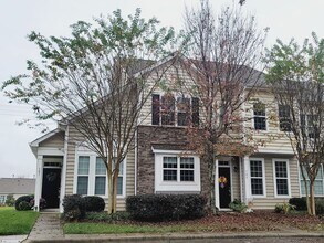 Building Photo - Great end unit in Waters Edge! Master on the main!