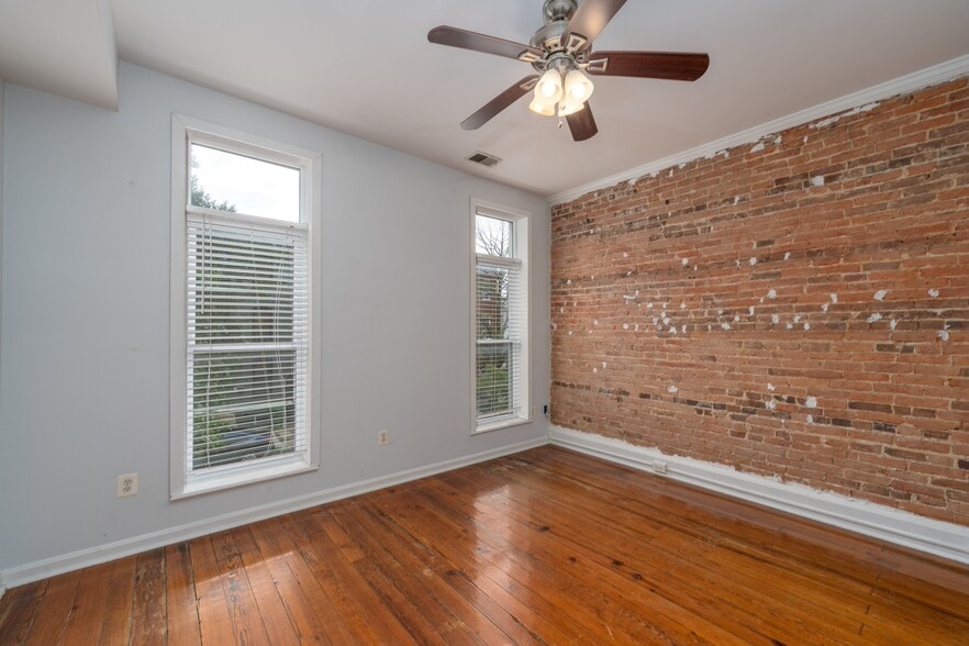 Building Photo - 926 S Hanover St