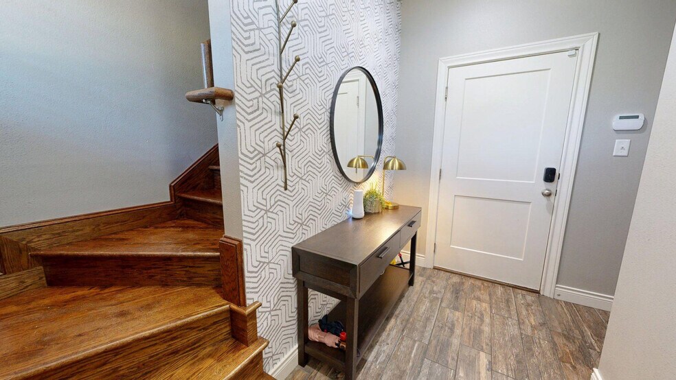 Building Photo - 636 Clay St