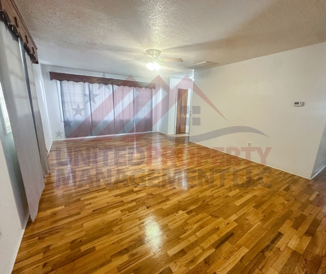 Building Photo - 3 bedroom 1 bathroom for rent