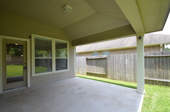 Building Photo - 23207 Dewflower Dr