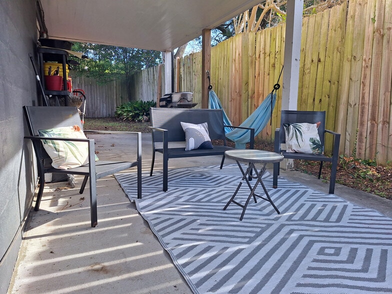 Building Photo - 1927 Monroe St