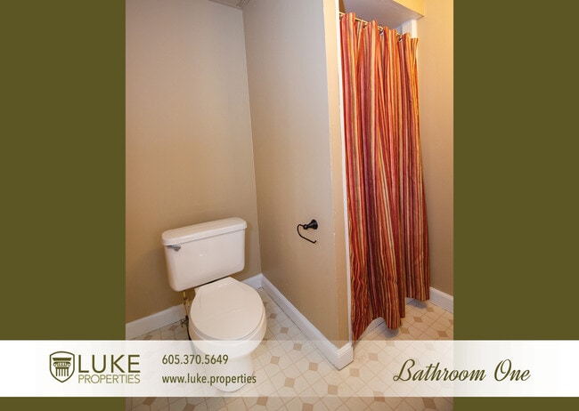 Building Photo - 203 S Summit Ave