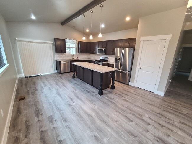 Building Photo - 16680 Cabin Lake Ln