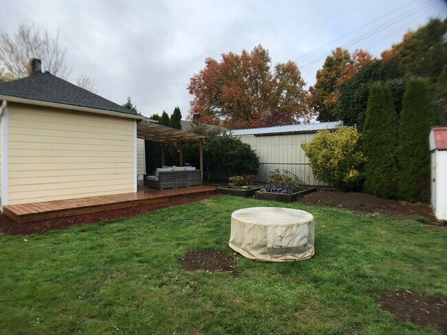 Building Photo - Charming remodeled Bungalow - 2 Bedrooms 1 Bath, 1,104 Sq. Ft.