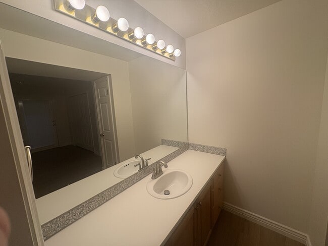 Building Photo - 983 Grindelwald Ln