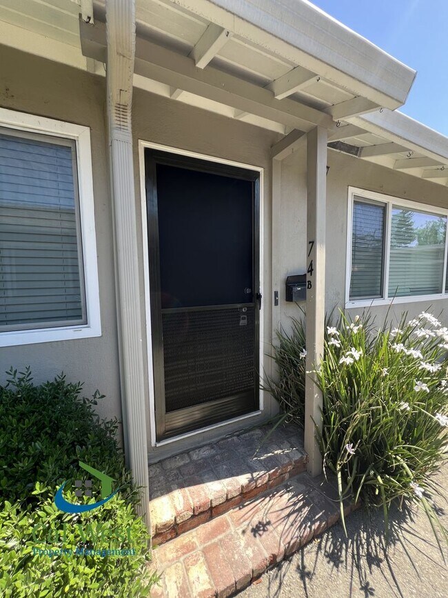 Building Photo - $2,895 - UPDATED 2 BR/1BA Duplex-Downtown Willow Glen!