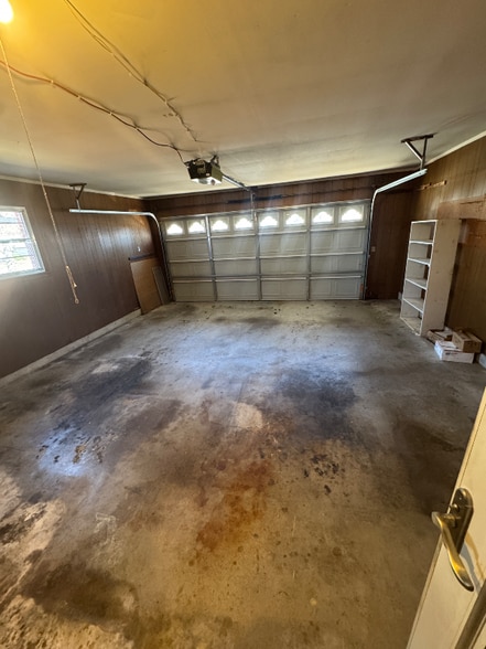 Building Photo - 2026 Harned Dr