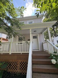 Building Photo - Gorgeous 3 bedroom 1 1/2 bathroom Single Family House