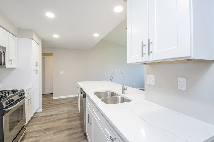 Building Photo - 4230 S Biscay Cir