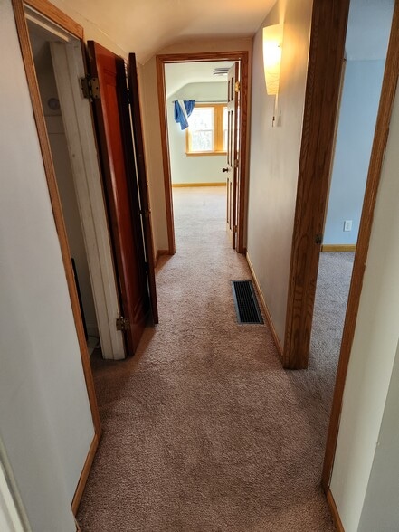 Hallway, Closets - 5354 N Linder Ave