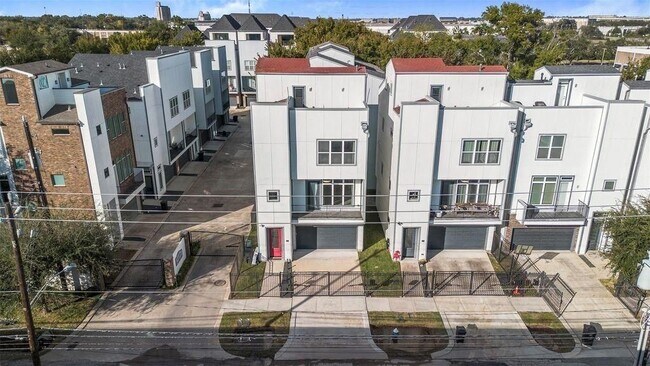 Building Photo - 6106 Clarkson Ln