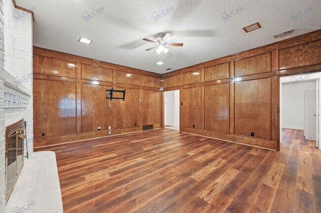 Building Photo - 217 Elder Oak Dr