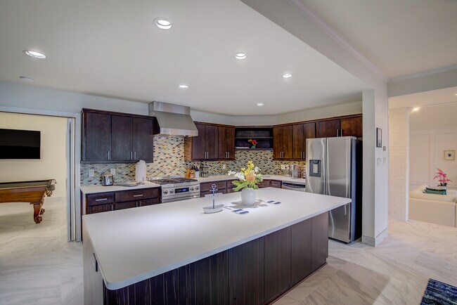 Building Photo - 8402 Columbia Dr