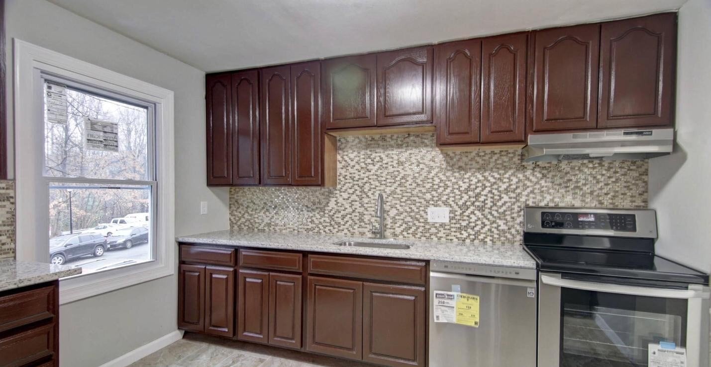 Building Photo - 2790 Patrick Henry Dr
