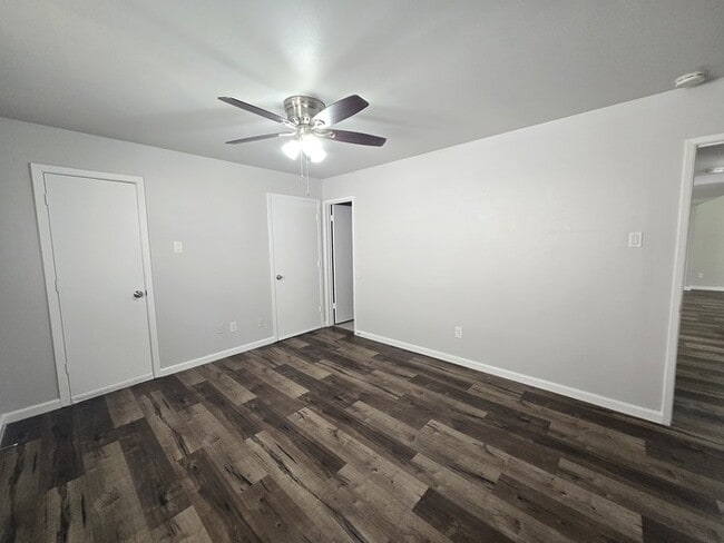 Building Photo - 433 Clearfield Dr