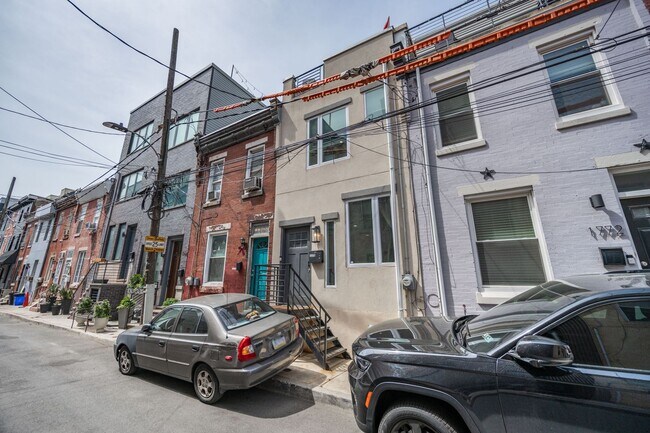 Building Photo - Modern Olde Kensington Home