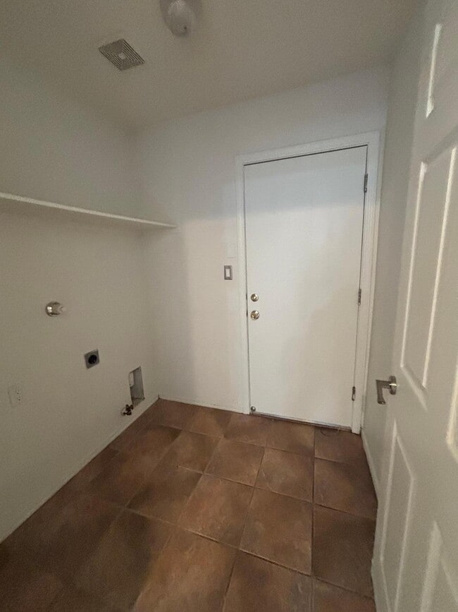 Building Photo - 7822 Desert Springs Ct SW