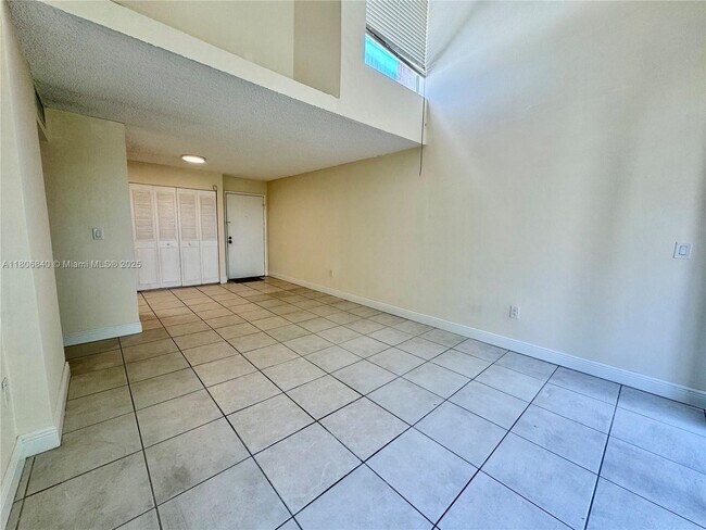 Building Photo - 8810 Fontainebleau Blvd