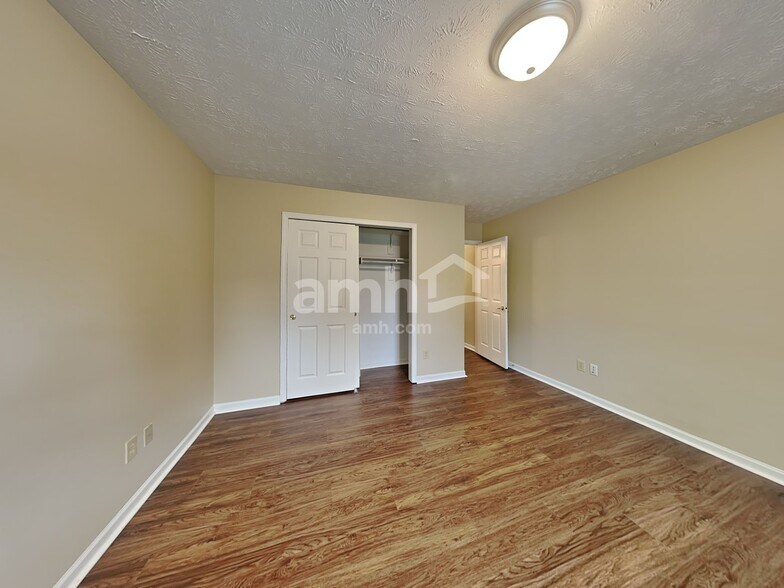 Building Photo - 10684 Summerwood Ln