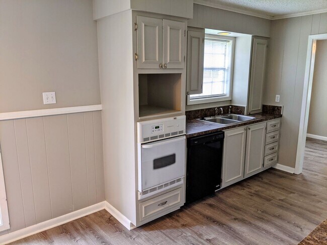 Building Photo - Central Lafayette Charmer