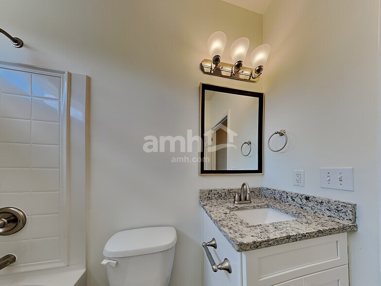 Building Photo - 161 Willow Point Cir