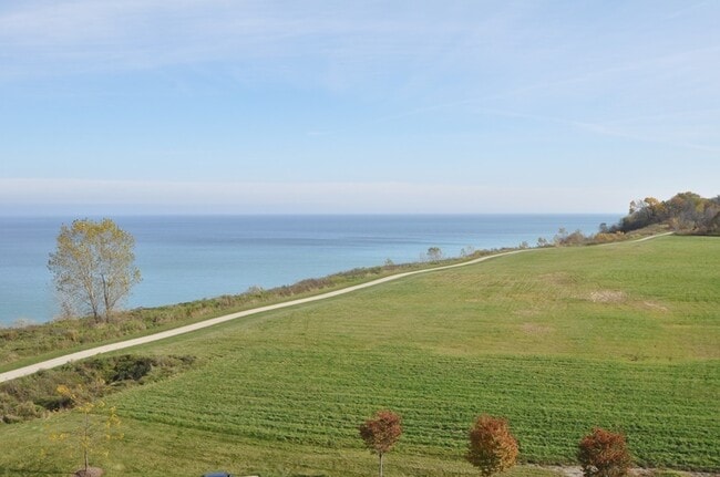 Building Photo - 4130 S Lake Dr