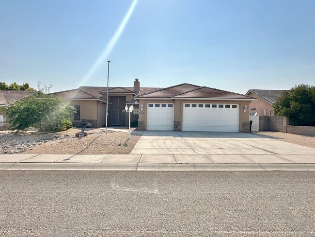 Primary Photo - Beautiful 3 bedroom, 3 bathroom home with ...