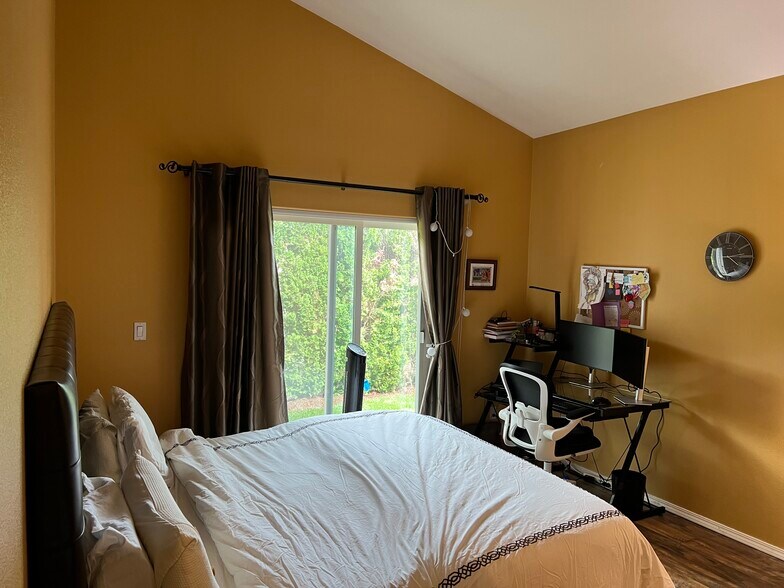 Building Photo - 2346 NE Ashton Way