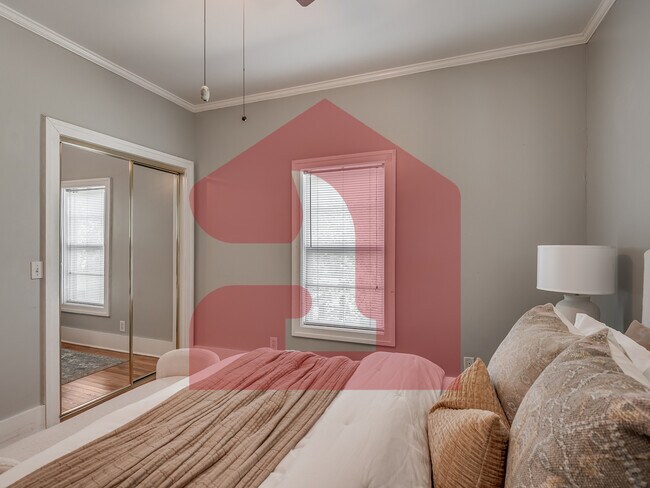 Building Photo - 1501 Gladstone Terrace