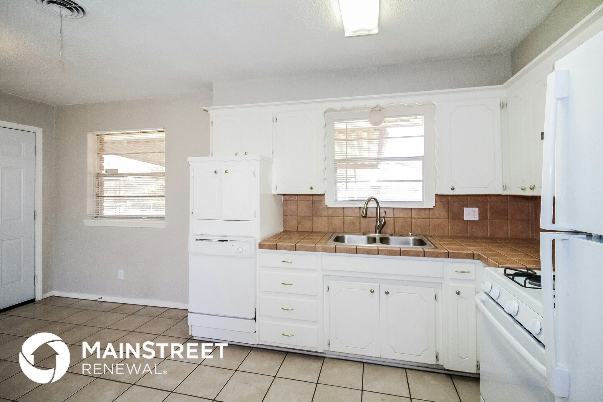 Building Photo - 808 Lotus Ave