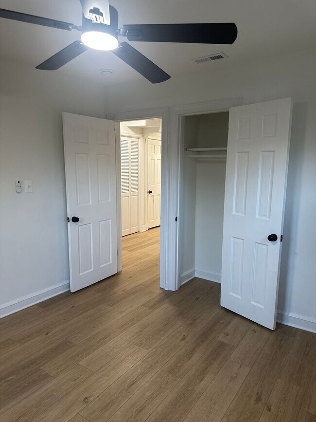 Building Photo - 1913 Minnesota Ave SE